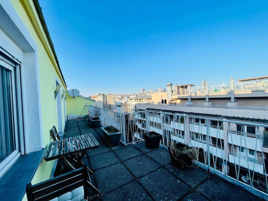 Cosy Flat With Huge Terrasse! Long Or Shortterm Apartment Vienna Exterior photo